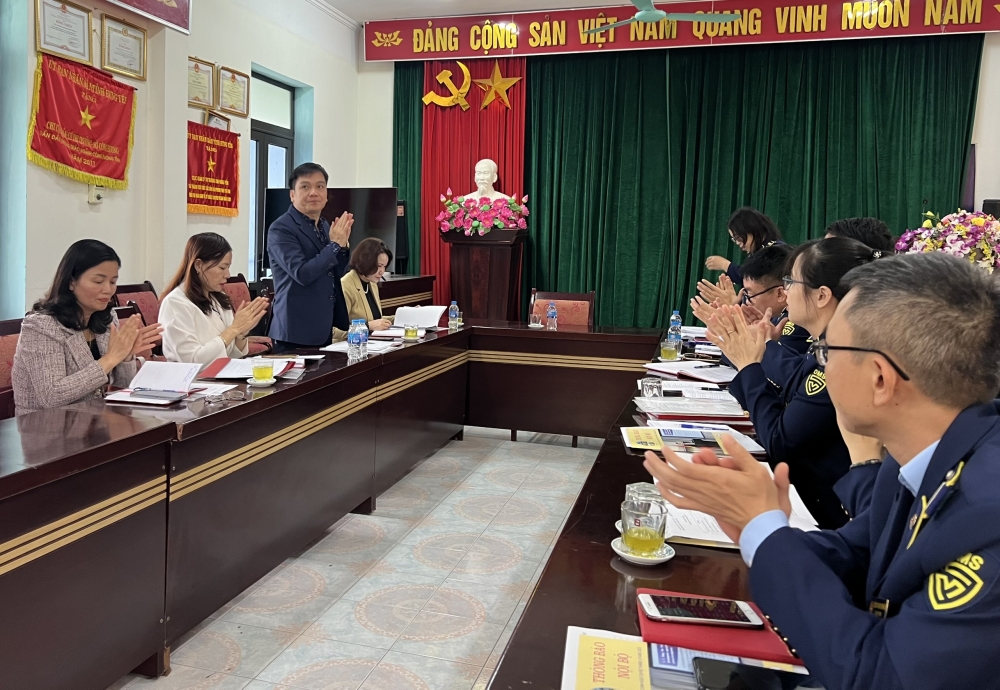 Chi bộ Thanh tra- Pháp chế, Nghiệp vụ- Tổng hợp  cục QLTT Hưng Yên tổ chức sinh hoạt định kỳ tháng 12 năm 2023