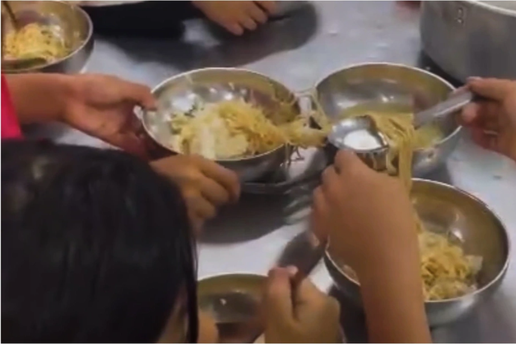 Báo cáo Thủ tướng vụ 11 học sinh ăn 2 gói mì tôm chan cơm - 1