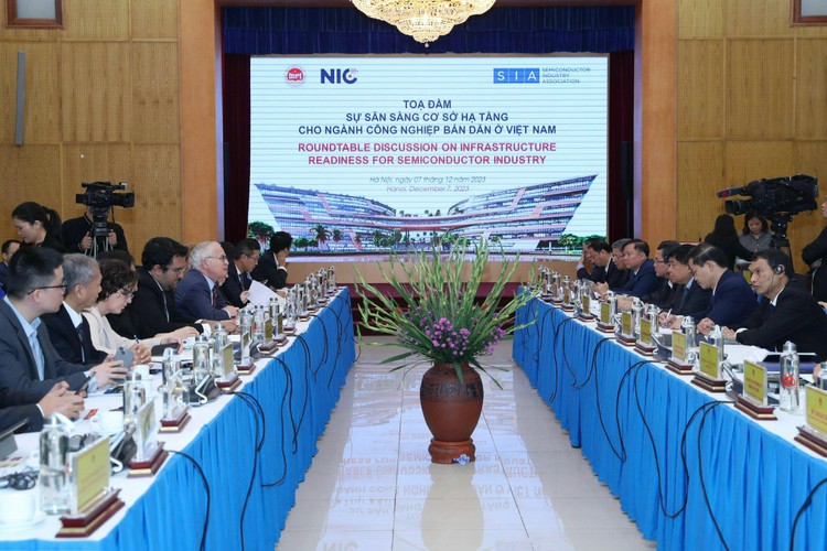 Toàn cảnh Tọa đàm "Sự sẵn sàng cơ sở hạ tầng cho ngành công nghiệp bán dẫn ở Việt Nam". Ảnh: MPI
