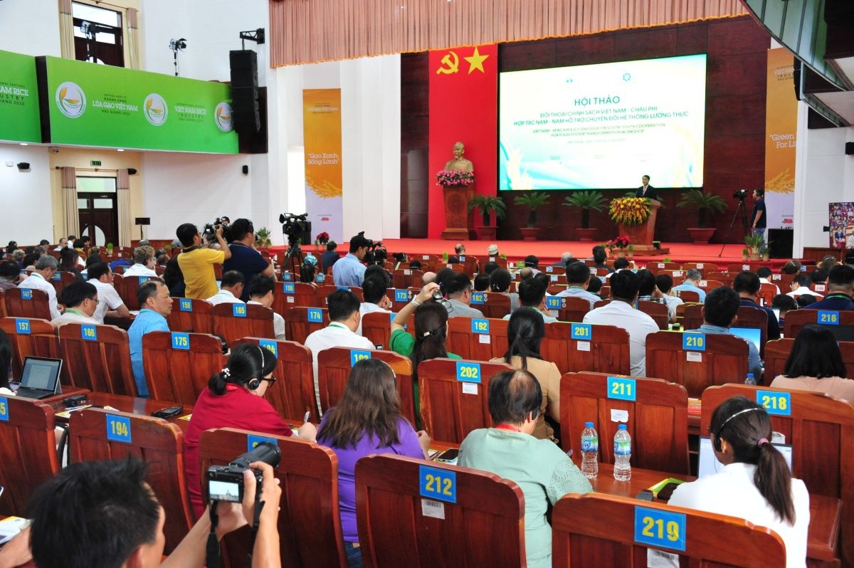 Quang cảnh Hội thảo đối thoại chính sách Việt Nam – Châu Phi: Hợp tác Nam – Nam hỗ trợ chuyển đổi hệ thống lương thực.